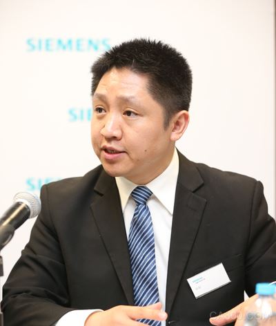 
                    
	近日，西門子亞太區(qū)首個“數(shù)字化體驗中心”在北京落成，為我們實景展示工業(yè)4.0企業(yè)解決方案，也為中國制造2025提供了數(shù)字化范例。在數(shù)字化體驗中心里，西門子基于云的開放式物聯(lián)網(wǎng)操作系統(tǒng)MindSphere首次在中國展示，我們可以根據(jù)日前西門子舉辦的“MindSphere Day”活動中，來深入了解