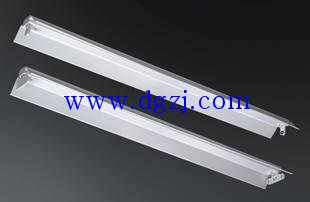 
        	日光燈的工作原理及優(yōu)缺點(diǎn) 
1、工作原理：日光燈燈管瘸溆須財(cái)和少量的汞，燈管內(nèi)壁涂有熒光粉。日光燈在氣體放電的過程釋放出紫外光，熒光粉吸收紫外光后釋放出可見光