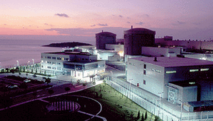 
            	10月31日國家發(fā)展改革委副主任、國家能源局局長努爾?白克力與國家開發(fā)銀行董事長胡懷邦共同簽署《關(guān)于支持核電技術(shù)創(chuàng)新及“走出去”的戰(zhàn)略合作協(xié)議》。努爾?白克力對國家開發(fā)銀行長期以來對能源事業(yè)和國家核電發(fā)展戰(zhàn)略的大力支持表示感謝