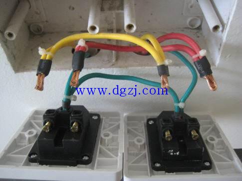 
        	220v4000w需要多粗的電線
220V電壓4000W功率其電流約18A左右，如果是套管暗裝的、回路長度不超過25米的、環(huán)境溫度不超過35度的、又是阻性負(fù)載的（如電熱水器、電飯鍋等）、又是斷續(xù)工作的話理論上2.5平方毫米銅芯導(dǎo)線（并匹配20A脫扣電流值的斷路器或漏電斷路器來保護(hù)導(dǎo)線）就可以了，考慮到是連續(xù)工作又或者是感性負(fù)載（即空調(diào)、水泵等，因?yàn)檫@種負(fù)載有瞬間啟動(dòng)大電流。），還考慮留有適當(dāng)?shù)挠嗔烤瓦x擇4平方毫米截面積的銅芯導(dǎo)線（并匹配25A脫扣電流值的斷路器或漏電斷路器來保護(hù)其線路）