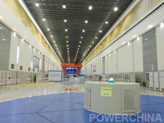 
	中國(guó)儲(chǔ)能網(wǎng)訊：10月11日零時(shí)，伴隨著江蘇溧陽(yáng)抽水蓄能電站最后一臺(tái)②號(hào)機(jī)組15天的在網(wǎng)試運(yùn)行考核結(jié)束，②號(hào)機(jī)組發(fā)電及抽水啟停成功率均保持100%，實(shí)現(xiàn)了江蘇溧陽(yáng)抽水蓄能電站“一年內(nèi)6臺(tái)機(jī)組全部投產(chǎn)和商業(yè)運(yùn)行”的預(yù)期目標(biāo)，至此，溧陽(yáng)抽水蓄能電站全面投產(chǎn)發(fā)電。


	


	溧陽(yáng)抽水蓄能電站由中南院獨(dú)立承擔(dān)勘測(cè)設(shè)計(jì)工作，并作為三大股東方參股10%，該電站是江蘇繼沙河抽水蓄能電站、宜興抽水蓄能電站之后，建成的第三座抽水蓄能電站