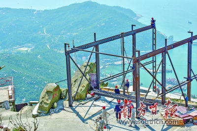 
	中國(guó)儲(chǔ)能網(wǎng)訊：11月4日15時(shí)48分，珠海大萬(wàn)山島微電網(wǎng)項(xiàng)目正式投產(chǎn)送電，待島上用戶具備用電條件，將正式投入使用。據(jù)介紹，由南方電網(wǎng)廣東珠海供電局承接的大萬(wàn)山島微電網(wǎng)項(xiàng)目投資2300多萬(wàn)元，旨在解決萬(wàn)山島長(zhǎng)期以來(lái)因無(wú)法與內(nèi)陸電網(wǎng)聯(lián)網(wǎng)而供能有限、供電不穩(wěn)、電價(jià)較高等問(wèn)題，為大萬(wàn)山島提供穩(wěn)定可靠的電力保障