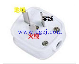 
        	三相插頭怎么接線圖解?三相插頭接線示意圖 
如果是單相電源（220V）的三孔插頭，插頭上標(biāo)注有L符號(hào)端應(yīng)該與電源火線（使用試電筆測試亮的一條）連接，插頭上標(biāo)注有N符號(hào)端接電源零線，插頭上畫的地符號(hào)接電源保護(hù)接地線。如果是三相電源（380V）插頭，它有四個(gè)接線柱（四插頭），四插頭的中間有一個(gè)插頭比其它三個(gè)插頭要粗，應(yīng)該接電源零線，其它三個(gè)插頭分別接電源A、B、C三相即可，如果這個(gè)插頭是接電動(dòng)機(jī)的，電動(dòng)機(jī)可能出現(xiàn)反轉(zhuǎn)，可以打開插頭，將接在接線柱A與B線換一下位置即可解決