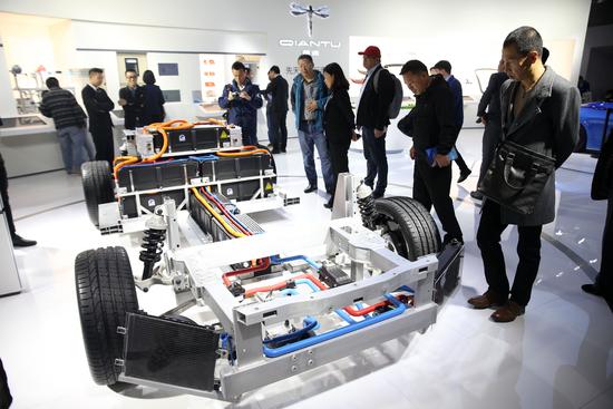 
	中國儲能網(wǎng)訊：隨著新能源汽車產(chǎn)業(yè)規(guī)模的擴(kuò)大，中國已成為全球最大動力電池生產(chǎn)國。由此，后續(xù)廢棄動力電池的流向與回收問題也引起廣泛關(guān)注