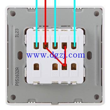 
        	三開(kāi)雙控開(kāi)關(guān)接線方法如下。 
開(kāi)關(guān)接線端子標(biāo)有L1，L2.L3 的孔是公共端，接火線，接線端子標(biāo)有L11.L12.的孔接燈頭線（兩個(gè)孔隨便接一個(gè)）， 
標(biāo)有L21.L22的孔接2#燈的控制線(兩個(gè)孔隨便一個(gè)） 
標(biāo)有L31.L32的孔接3#燈的控制線(兩個(gè)孔隨便一個(gè)） 
 
如圖