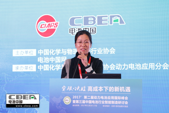 
	


	超威電力李敏：完善“儲能+售電”商業(yè)模式 儲能將會是爆發(fā)點(diǎn)
浙江超威電力有限公司儲能事業(yè)部總經(jīng)理李敏作主題演講
11月17日，“2017’第二屆動力電池應(yīng)用國際峰會暨第三屆中國電池行業(yè)智能制造研討會”繼續(xù)在北京精彩召開。本屆峰會由中國化學(xué)與物理電源行業(yè)協(xié)會和電池中國網(wǎng)共同主辦，天津力神電池股份有限公司聯(lián)合主辦;中國化學(xué)與物理電源行業(yè)協(xié)會動力電池應(yīng)用分會承辦，無錫先導(dǎo)智能裝備股份有限公司聯(lián)合承辦