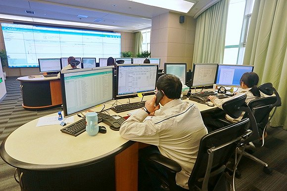 
	中國儲能網訊：2017年入夏以來，申城氣溫節(jié)節(jié)攀升，屢屢突破40攝氏度。截止到7月25日，上海市氣象臺共發(fā)布了10個橙色高溫預警，3個紅色高溫預警