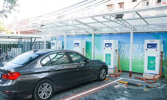 
                    
	隨著新能源汽車的快速發(fā)展，充電樁成為了淘金者的一方熱土。資本大量涌入下，充電樁行業(yè)迎來了前所未有的爆發(fā)增長