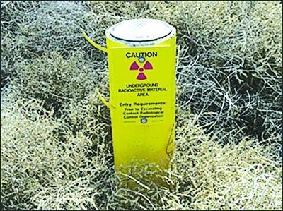 
                    
	工業(yè)物聯(lián)網(wǎng)以物聯(lián)網(wǎng)為基礎(chǔ)，與工業(yè)生產(chǎn)相結(jié)合，是從數(shù)據(jù)傳輸?shù)叫畔⒄?、再通過信息來控制設(shè)備的一個(gè)過程，從而提高效率、降低能耗。以德國的一家通過工業(yè)物聯(lián)網(wǎng)方式生產(chǎn)個(gè)人名片盒的企業(yè)運(yùn)行為例：在生產(chǎn)過程中，除了人工將零配件裝入流水線之外，所有程序都是通過設(shè)備與設(shè)備之間的數(shù)據(jù)閱讀，由機(jī)器人自動(dòng)完成