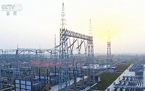 
                    
	24日，首套針對清潔能源大規(guī)模消納的“源網(wǎng)荷智能電網(wǎng)”系統(tǒng)在江蘇投運(yùn)。它的投運(yùn)，相當(dāng)于我國擁有了最大規(guī)模的“虛擬電廠”