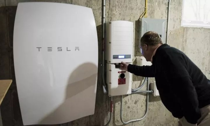 
	中國(guó)儲(chǔ)能網(wǎng)訊：未來(lái)能源系統(tǒng)正在朝著分布式發(fā)展，北美一些家庭開(kāi)始嘗試著以太陽(yáng)能光伏加儲(chǔ)能離網(wǎng)自主供電。那么，維持家庭100%自主供電需要多大的儲(chǔ)能容量?加拿大Pacific Institute for Climate Solutions以加拿大西部一些城市2016年的數(shù)據(jù)為基礎(chǔ)，對(duì)此問(wèn)題進(jìn)行了研究