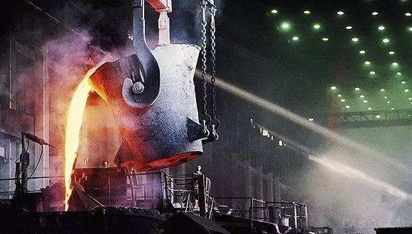 
                    
	今日，發(fā)改委舉行電話會(huì)議，發(fā)改委副主任連維良發(fā)表講話，鼓勵(lì)煤炭企業(yè)響應(yīng)黨中央、國務(wù)院深入推進(jìn)供給側(cè)結(jié)構(gòu)性改革的決策，加快推動(dòng)《關(guān)于做好2017年鋼鐵煤炭行業(yè)化解過剩產(chǎn)能實(shí)現(xiàn)脫困發(fā)展工作的意見》等系列文件落地，進(jìn)行企業(yè)的合并，做到去產(chǎn)能、保供應(yīng)、穩(wěn)價(jià)格。


	 


	本次會(huì)議指出，2017年是供給側(cè)結(jié)構(gòu)性改革的深化之年，也是去產(chǎn)能的攻堅(jiān)之年，面臨許多新的風(fēng)險(xiǎn)和挑戰(zhàn)，要堅(jiān)持穩(wěn)中求進(jìn)工作總基調(diào)，牢固樹立新發(fā)展理念，處理好政府和市場、短期和長期、減法和加法、供給和