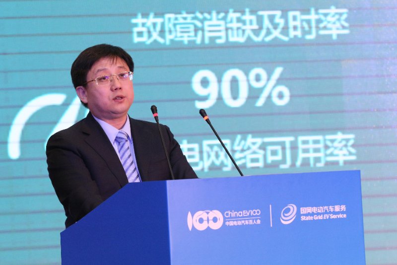 
	中國(guó)儲(chǔ)能網(wǎng)訊：12月9日，由中國(guó)電動(dòng)汽車(chē)百人會(huì)、國(guó)網(wǎng)電動(dòng)汽車(chē)服務(wù)有限公司主辦的“2017第二屆中國(guó)電動(dòng)汽車(chē)充換電服務(wù)創(chuàng)新高峰論壇”在北京召開(kāi)。國(guó)網(wǎng)電動(dòng)汽車(chē)服務(wù)有限公司總經(jīng)理江冰出席論壇并發(fā)表主旨演講