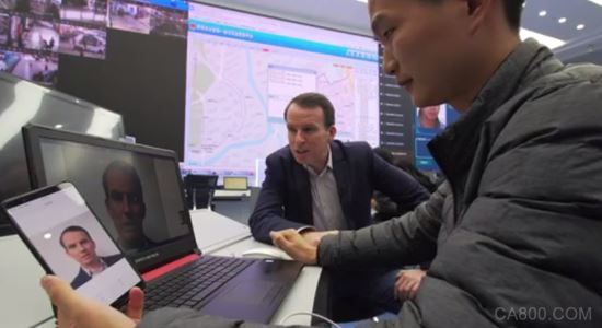 
                    
	   




	  BBC記者挑戰(zhàn)中國天網(wǎng)  潛逃7分鐘后被抓獲

  
  潛逃7分鐘，就通過互聯(lián)監(jiān)控攝像頭被抓獲！這不是電影《速度與激情7》中的“天眼”系統(tǒng)，而是我國的“天網(wǎng)工程”。
  
  據(jù)英國廣播公司（BBC）當(dāng)?shù)貢r間12月10日報道，BBC記者約翰·蘇德沃斯在我國貴陽體驗了這項“天網(wǎng)工程”，在被手機(jī)拍下一張面部照片后