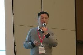 
	中國儲(chǔ)能網(wǎng)訊：為了解決能源與環(huán)境問題，世界各國都一直致力于推進(jìn)新能源領(lǐng)域的發(fā)展。新能源能量密度偏低，進(jìn)行大功率電力發(fā)電需要適合的場(chǎng)地，電力不穩(wěn)定，屬間歇式電力源，所以新能源發(fā)電常出現(xiàn)電壓和頻率不穩(wěn)定的情況，易對(duì)大電網(wǎng)造成嚴(yán)重沖擊