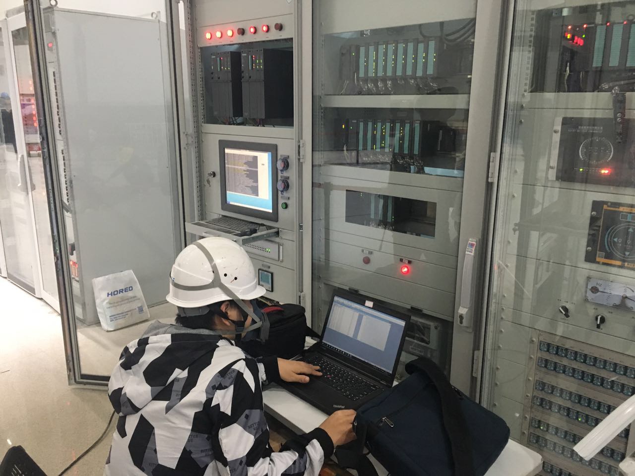 
	中國儲能網(wǎng)訊：日前，海南省內(nèi)首座抽水蓄能電站正式建成，預(yù)計本月23日正式商業(yè)投產(chǎn)運營。南方電網(wǎng)調(diào)峰調(diào)頻發(fā)電公司海南瓊中抽水蓄能電站是海南省第一個抽水蓄能電站，該電站的投產(chǎn)對海南省經(jīng)濟社會可持續(xù)發(fā)展與生態(tài)環(huán)境建設(shè)都具有重要意義