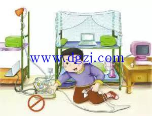 
        	寢室用電安全知識(shí)普及_寢室用電安全管理制度 
1. 住宿學(xué)生要牢固樹(shù)立安全用電意識(shí)，自覺(jué)做到安全用電，防止因用電不當(dāng)引起觸電或火災(zāi)等事故的發(fā)生。 
2. 宿舍發(fā)生線路故障必須及時(shí)報(bào)有關(guān)維修部門(mén)更換或維修，嚴(yán)禁私自更換或維修