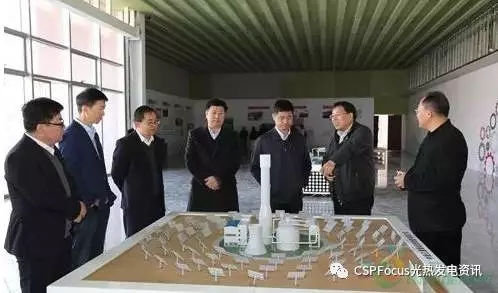 
	中國儲能網(wǎng)訊：儲熱，也是儲能的一種技術(shù)路線，其原理是利用儲熱介質(zhì)進行熱量的存儲和釋放。在一個熱儲能系統(tǒng)中，熱能被儲存在隔熱容器的媒質(zhì)中，以后需要時可以轉(zhuǎn)化回電能，也可直接利用而不再轉(zhuǎn)化回電能