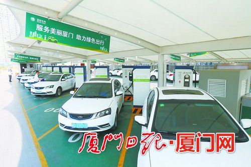 
	新能源汽車發(fā)展目標(biāo)


	-　　現(xiàn)在


	-　　截至目前，廈門市登記的新能源汽車12000多輛，公共領(lǐng)域充電樁1800多個。


	-  2020年


	-　　按照相關(guān)規(guī)劃，至2020年，全省電動汽車總數(shù)將達到10萬-13萬輛