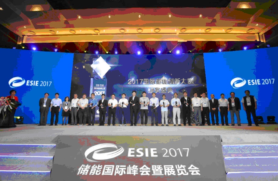 由中國能源研究會主辦，中國能源研究會儲能專業(yè)委員會、中關(guān)村儲能產(chǎn)業(yè)技術(shù)聯(lián)盟、國際儲能技術(shù)與產(chǎn)業(yè)聯(lián)盟承辦的第二屆國際儲能創(chuàng)新大賽正式開賽了，比賽的號角已經(jīng)吹響，現(xiàn)面向全社會廣泛征集參賽項目， “養(yǎng)兵千日，用兵一時”經(jīng)過漫長時間的摸索與積累，現(xiàn)在是時候在賽場上自我檢驗一番了。來吧，加入這場屬于儲能行業(yè)的盛宴，角逐十萬現(xiàn)金大獎