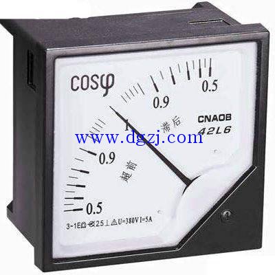 
        	功率因數(shù)超前和滯后的區(qū)別及危害
在交流電路中電壓和電流的相位有三種情況，當(dāng)負(fù)載是純電阻性質(zhì)時，電壓和電流相位相同；當(dāng)負(fù)載是（或含有）電感性質(zhì)時，電壓相位超前電流；當(dāng)負(fù)載是（或含有）容性負(fù)載時，電壓相位滯后電流，或者說，電流相位超前電壓，也就是你說的“容性電流”。如：平常用的異步電機(jī)，就是感性負(fù)載，用來補(bǔ)償電網(wǎng)功率因數(shù)的補(bǔ)償電容就是容性負(fù)載