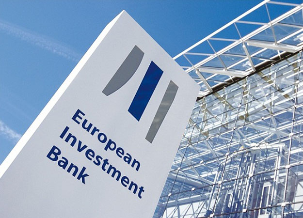 
            	歐洲投資銀行EIB與印度商業(yè)銀行Yes Bank日前達(dá)成合作伙伴關(guān)系，為印度卡納塔克邦、特倫甘納邦、馬哈拉施特拉邦和拉賈斯坦邦的風(fēng)電和太陽(yáng)能發(fā)電等可再生能源項(xiàng)目提供融資支持。據(jù)悉，這兩家銀行總計(jì)將提供4億美元貸款給可再生能源項(xiàng)目