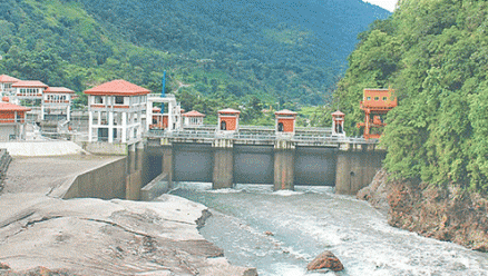 
            	尼泊爾能源部日前發(fā)布公告稱，2017年，尼泊爾新增水電裝機(jī)容量達(dá)到150兆瓦，累計(jì)新建16個(gè)水電站。具體來(lái)說，2017年新建的水電站包括Upper Marshyangdi－A Hydroelectric水電站項(xiàng)目，裝機(jī)容量為50兆瓦，以及15個(gè)小型水電站，裝機(jī)容量累計(jì)約100兆瓦