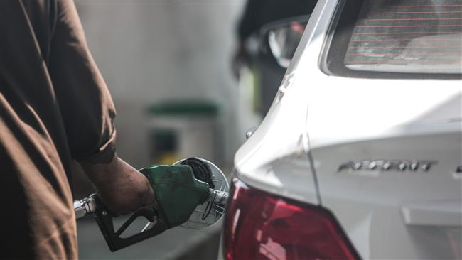 
            	沙特阿拉伯財政部近日表示，由于政府試圖抵消緊縮措施對經(jīng)濟停滯的影響，沙特阿拉伯正在計劃延長削減能源補貼的時間表。根據(jù)財政部2018年預算計劃，與之前2020年的目標相比，2018年至2025年期間，國內(nèi)汽油價格現(xiàn)在將逐漸達到國際水平，當?shù)夭裼蛢r格也將逐漸上漲至同期國際價格的90％