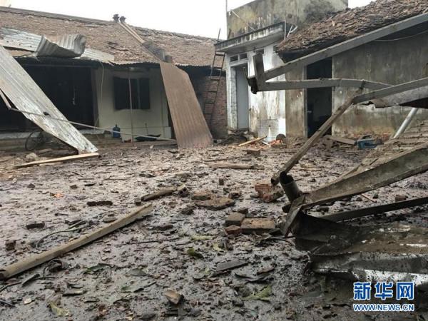 
            	這是1月3日在越南北部北寧省拍攝的爆炸現(xiàn)場。該省一廢品收購點3日清晨發(fā)生爆炸，造成2名兒童死亡，6人受傷