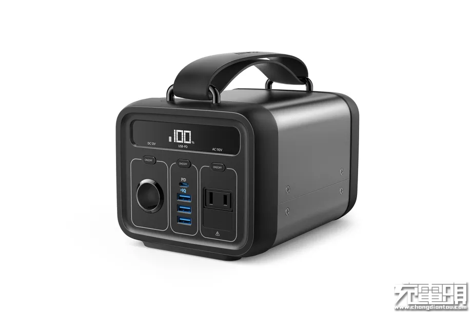 
	中國儲能網(wǎng)訊：Anker 今天宣布第二代他們的儲能電源PowerHouse。其不僅變得更輕，更小，而且價格也只有不到原來的一半