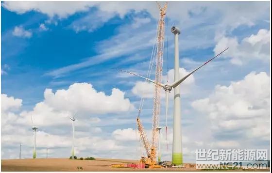 前景巨大的風(fēng)電運(yùn)維市場(chǎng)吸引開發(fā)商、整機(jī)商、第三方企業(yè)紛至沓來。“混戰(zhàn)”之中，三大掘金者如何找好自己的位置？風(fēng)電后市場(chǎng)將怎樣步入良性發(fā)展的快車道？

2017年12月2日下午4時(shí)4分，地處寧夏回族自治區(qū)吳忠市鹽池縣的05線DF05-07風(fēng)機(jī)轟然倒塔