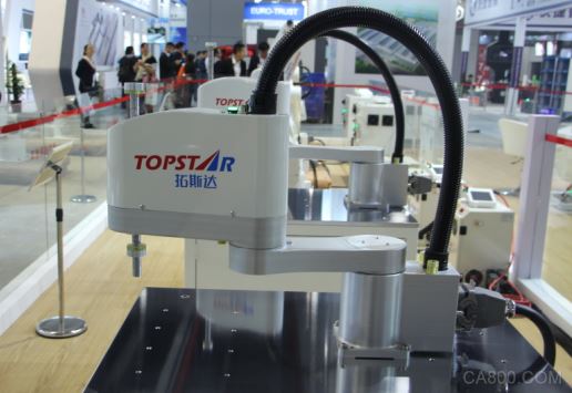 
                      智能制造已經(jīng)成為全球制造業(yè)新趨勢，而機器人作為實現(xiàn)智能制造的關(guān)鍵技術(shù)，擁有廣闊的市場前景，深受資本市場的青睞。如今，機器人被廣泛應(yīng)用于汽車工業(yè)、電子制造、金屬加工、化學(xué)和塑料以及食品加工等行業(yè)，并不斷的向其它領(lǐng)域快速擴展