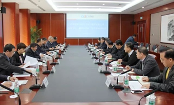 
                
	
                    
	1月9日，東方電氣集團(tuán)黨組書記、董事長鄒磊率隊(duì)分別訪問中國能建和華電集團(tuán)，受到中國能建黨委書記、董事長汪建平，華電集團(tuán)黨組書記、董事長趙建國，總經(jīng)理、黨組副書記溫樞剛的熱情接待。東方 電氣集團(tuán)原黨組成員、副總經(jīng)理朱元巢，黨組成員、總會(huì)計(jì)師文利民，黨組成員、副總經(jīng)理徐鵬陪同訪問