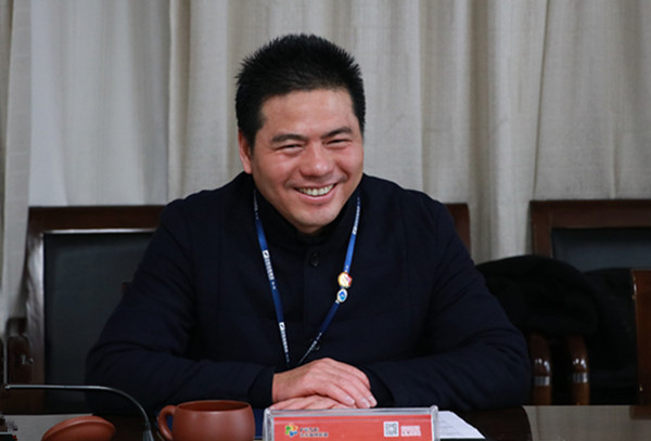 
                
	
                    
	1月12日，德國前國防部長、前聯(lián)邦議院成員、前社會(huì)民主黨主席魯?shù)婪?bull;沙爾平(Rudolf Scharping)蒞臨遠(yuǎn)東參觀座談。遠(yuǎn)東控股集團(tuán)創(chuàng)始人、董事局主席、黨委書記蔣錫培，投資人、遠(yuǎn)東控股集團(tuán)董事、遠(yuǎn)東智慧能源股份有限公司（股票簡稱：智慧能源 股票代碼：600869）董事長蔣承志，遠(yuǎn)東智慧能源投資有限公司及智慧能源董辦相關(guān)代表參加接待并座談