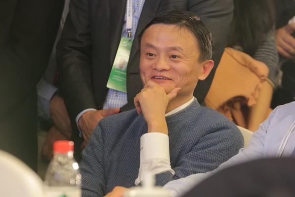 
                    
	 阿里的“新零售” 


	  關于阿里所提的新零售概念，源頭還得從16年10月的云棲大會上開始，也正是在這場大會上，馬云提出了新零售的概念，其指出，傳統(tǒng)零售行業(yè)受到了電商互聯(lián)網(wǎng)的沖擊，未來，線下與線上零售將深度結合，加上現(xiàn)代物流，服務商利用大數(shù)據(jù)、云計算等創(chuàng)新技術，構成未來新零售的概念。純電商的時代很快將結束，純零售的形式也將被打破，新零售將引領未來全新的商業(yè)模式