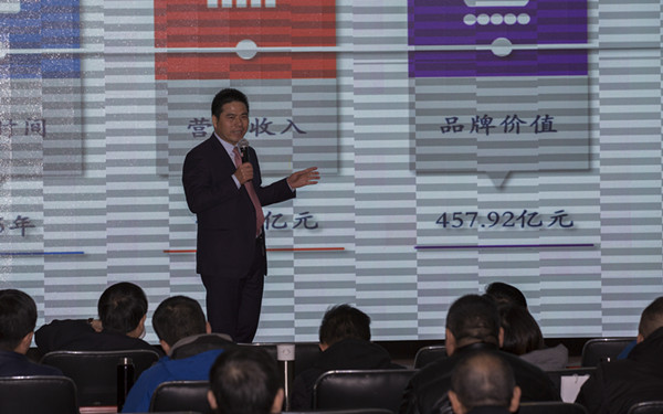 
                
	
                    
	1月13日，以“十九大之后的中國經(jīng)濟發(fā)展”為主題的2018年南京理工大學(xué)紫金主張新年高層論壇在南京舉行。遠東控股集團創(chuàng)始人、董事局主席、黨委書記蔣錫培受邀出席論壇并發(fā)表“十九大后的遠東戰(zhàn)略性思考”主題演講