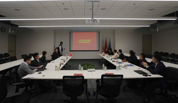 
                
	
                    
	美國時間1月12日下午，投資人、遠東控股集團董事、遠東智慧能源股份有限公司（簡稱：智慧能源股票代碼：600869）副董事長兼首席執(zhí)行官蔣華君，投資人、智慧能源董事、首席運營官陳靜，投資人、上海艾能電力工程有限公司副董事長、總經(jīng)理朱柯丁，投資人、遠東福斯特新能源有限公司（簡稱：遠東福斯特）董事、總經(jīng)理蔡棟，北京水木源華電氣股份有限公司資深副總經(jīng)理兼首席技術(shù)官程干江，投資人、智慧能源高級總監(jiān)兼遠東電纜總經(jīng)理助理王帆一行，來到硅