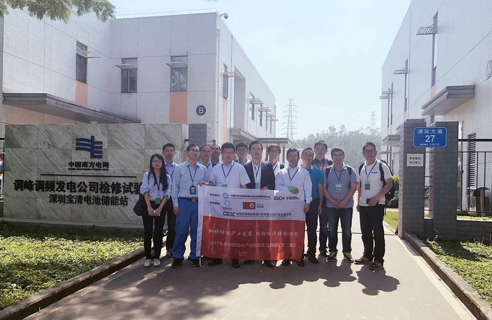 
	中國儲能網(wǎng)訊：近日，南方監(jiān)管局發(fā)布《南方區(qū)域電化學(xué)儲能電站并網(wǎng)運行管理及輔助服務(wù)管理實施細(xì)則(試行)》，本細(xì)則適用于南方區(qū)域地市級及以上電力調(diào)度機構(gòu)直接調(diào)度的并與電力調(diào)度機構(gòu)簽訂并網(wǎng)調(diào)度協(xié)議的容量為 2MW/0.5 小時及以上的儲能電站。儲能電站根據(jù)電力調(diào)度機構(gòu)指令進(jìn)入充電狀態(tài)的，按其提供充電調(diào)峰服務(wù)統(tǒng)計，對充電電量進(jìn)行補償，具體補償標(biāo)準(zhǔn)為 0.05 萬元/兆瓦時