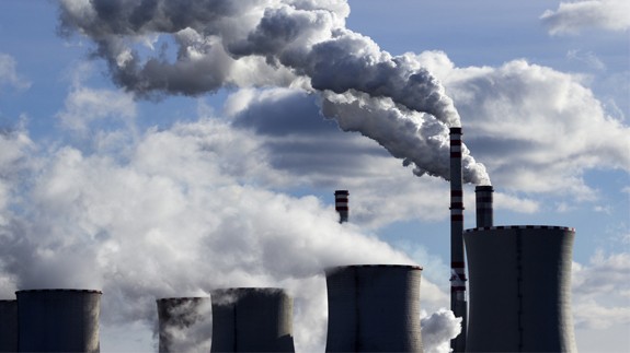 
            	全球能源格局的重大轉(zhuǎn)變，特別是與電動汽車和可再生能源發(fā)電有關，意味著到2030年，全球二氧化碳排放量將保持高位水平。據(jù)數(shù)據(jù)和分析專家麥肯錫能源洞察（MEI）預測，到2030年，全球汽車銷量的20%將是電動汽車，比2020年的3%有所上升