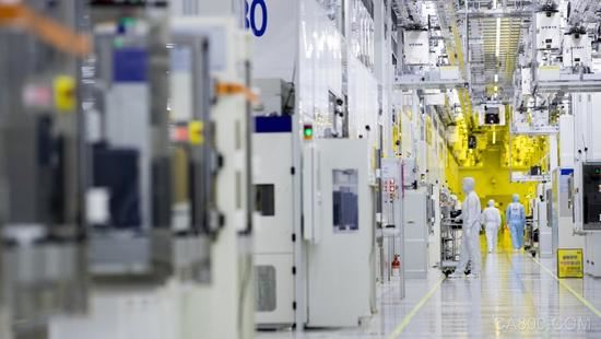 
                    
	（原標題：Report: Samsung's AI chips may outsmart Apple and Huawei's in H2 2018）


	據(jù)Android Authority網(wǎng)站報道，三星即將完成其首款人工智能（AI）芯片（或稱神經(jīng)處理單元(NPU)）的開發(fā)工作。這些芯片將應用在其即將推出的旗艦智能手機上，并有助于將其手機與競爭對手區(qū)分開來