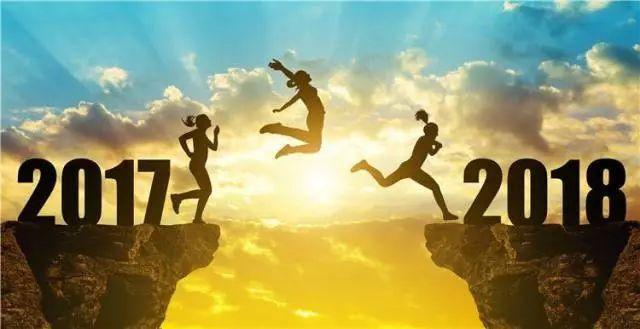 
                    
	5G時代加速來臨，人工智能、共享經(jīng)濟嵌入人們?nèi)粘Ｉ?，知識付費迎來產(chǎn)業(yè)爆發(fā)期，自媒體行業(yè)洗牌在即，“直播+”開啟行業(yè)下半場，網(wǎng)聯(lián)登場規(guī)范互聯(lián)網(wǎng)金融，互聯(lián)網(wǎng)慈善進入監(jiān)管元年。2017年，這些曾經(jīng)的猜想，在發(fā)展中被一一印證，在網(wǎng)絡中、生活里次第綻放