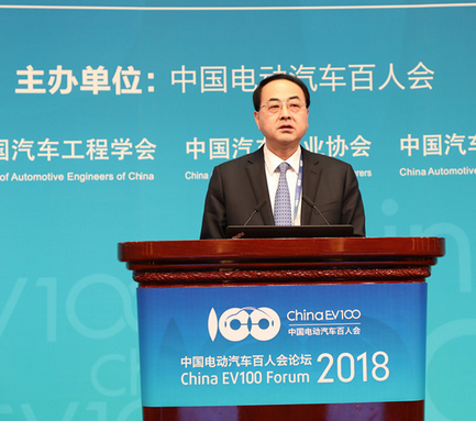 
	尊敬的各位領(lǐng)導(dǎo)，企業(yè)界的各位同仁，女士們，先生們，朋友們，大家下午好！首先，我代表中國中車向各位領(lǐng)導(dǎo)、各位同仁、各界朋友長期以來對(duì)中國中車的關(guān)心、支持和幫助表示衷心的感謝。今天我也非常榮幸有這樣一個(gè)機(jī)會(huì)與各位領(lǐng)導(dǎo)、各界朋友共同分享中車新能源汽車產(chǎn)業(yè)的發(fā)展經(jīng)驗(yàn)、發(fā)展模式、發(fā)展成果和發(fā)展思考