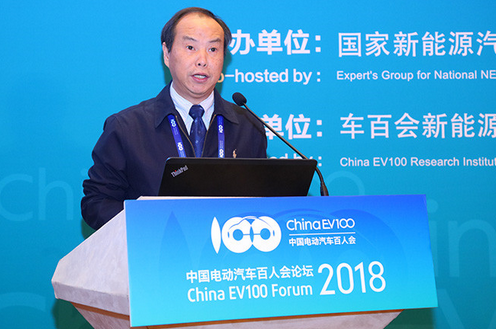 
	尊敬的各位領(lǐng)導(dǎo)，嘉賓，各位代表，大家上午好！我是李孟良，非常高興今天在這里向大家作報(bào)告。



	


	中國汽車技術(shù)研究中心資深首席專家：李孟良



	工信部開展了中國新能源汽車產(chǎn)品檢測(cè)工況的研究與開發(fā)項(xiàng)目，報(bào)告分三個(gè)方面，一個(gè)是項(xiàng)目的背景，第二個(gè)就是研究過程，以及中國工況對(duì)車輛油耗排放的影響