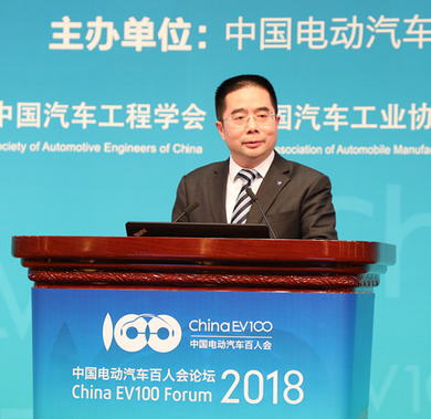 
	尊敬的各位領(lǐng)導(dǎo)，各位嘉賓，媒體的朋友們，很高興參加今天的論壇，與各位領(lǐng)導(dǎo)、業(yè)界朋友和嘉賓一起探討中國汽車行業(yè)發(fā)展方向，推動(dòng)新能源汽車高質(zhì)量發(fā)展。


	


	長安汽車董事長：張寶林



	2017年，長安汽車銷售287.2萬輛，排名中國汽車集團(tuán)第四