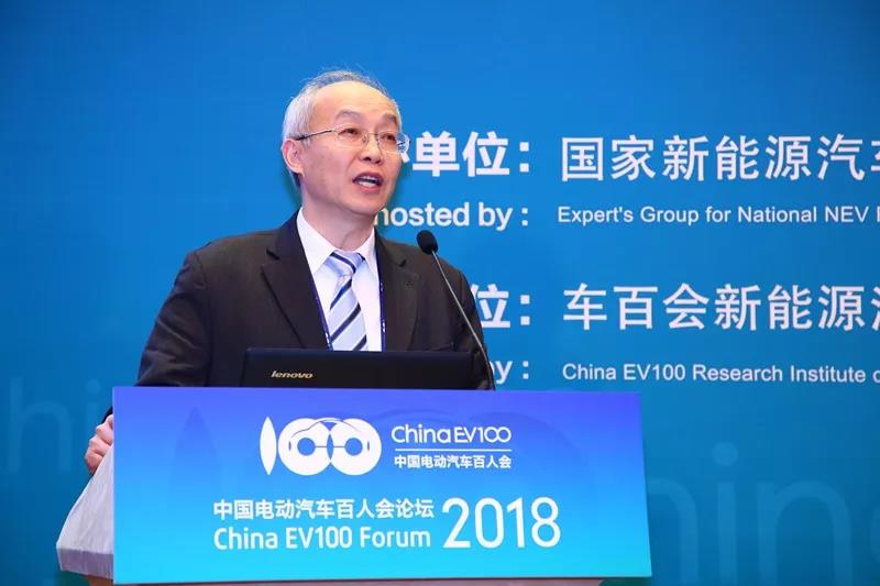 
	中國儲(chǔ)能網(wǎng)訊：各位院士、各位同行，我是來自同濟(jì)大學(xué)的章桐。其實(shí)我是在2006年從國外回來以后就跟著萬鋼部長在燃料電池方面做了很多年的工作，中國人在這個(gè)領(lǐng)域做了十幾年的工作，其中的酸甜苦辣我想大家都知道