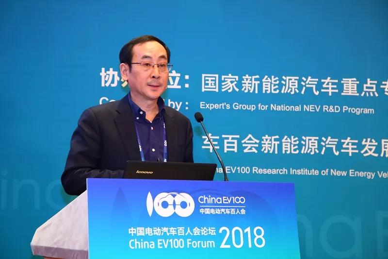 
	尊敬的徐部長(zhǎng)、干院士，各位來(lái)賓，大家上午好！我是中國(guó)汽車工程學(xué)會(huì)張進(jìn)華。學(xué)會(huì)和我本人在燃料電池方面是積極推動(dòng)者