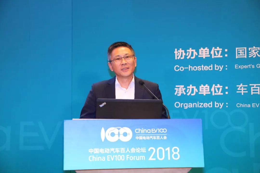 
	我是孚能科技的王瑀，非常感謝組委會(huì)邀請(qǐng)我們?cè)谶@里做一個(gè)專題報(bào)告。我今天講的題目是動(dòng)力鋰離子電池產(chǎn)業(yè)的機(jī)遇與挑戰(zhàn)，介紹一下為什么做新能源汽車這個(gè)背景