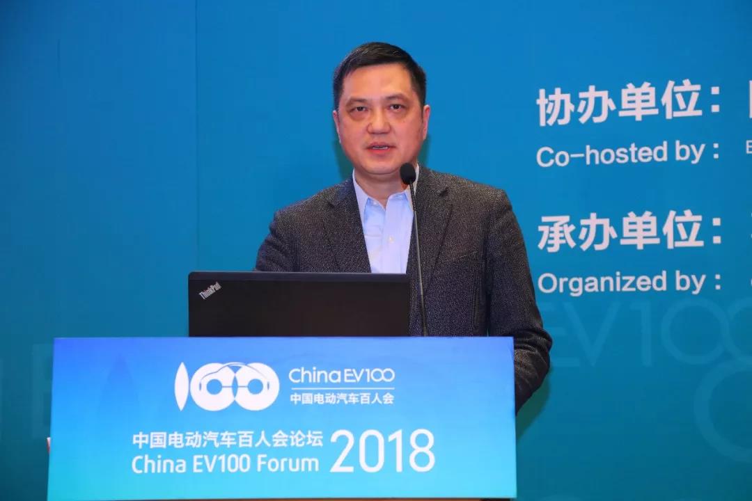 
	非常榮幸今天能夠再次有機(jī)會(huì)在百人會(huì)這樣的場(chǎng)合介紹三星公司的狀況，以及我們對(duì)電動(dòng)汽車的認(rèn)識(shí)和發(fā)展趨勢(shì)。作為最后一個(gè)演講嘉賓，我知道大家的希望，希望我能夠抓緊時(shí)間，說(shuō)點(diǎn)干貨，我們現(xiàn)在就開(kāi)始