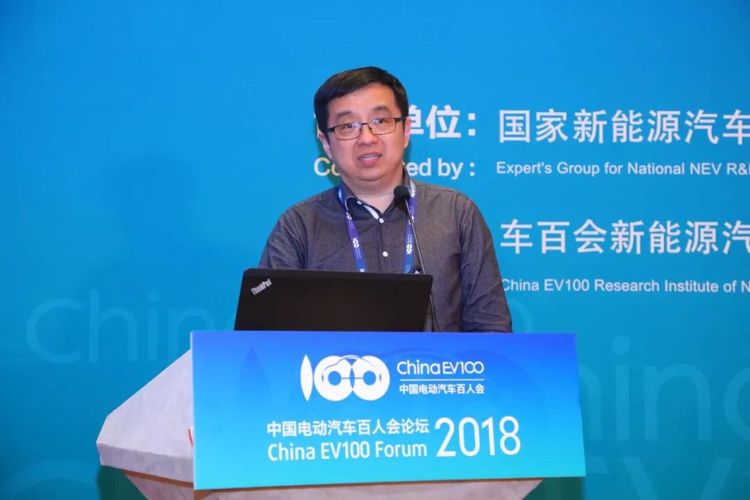 
	非常榮幸能夠受邀來(lái)百人會(huì)論壇和大家分享一些我們的感受。我是第二次來(lái)參加百人會(huì)的年度論壇，這個(gè)論壇真的可以用熱火朝天來(lái)形容