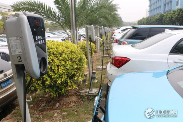 導(dǎo)讀：如果說傳統(tǒng)汽車的心臟是發(fā)動機，那么新能源汽車的心臟則是電池。相比燃油車，純電動車的續(xù)航里程短，充電時間長等問題都是制約其迅速發(fā)展的因素